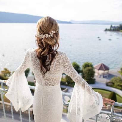 The bride facing Lake Annecy at Le Palace de Menthon - 5 star property - Annecy - Haute Savoie