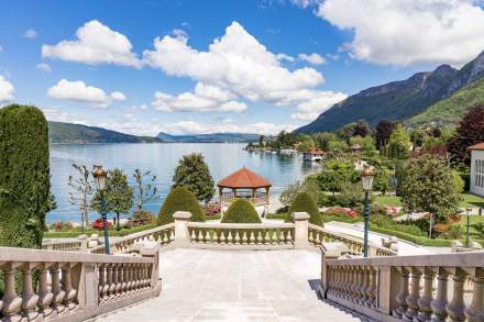 Hôtel restaurant bord du lac Annecy · Palace de Menthon · Activités et Tourisme